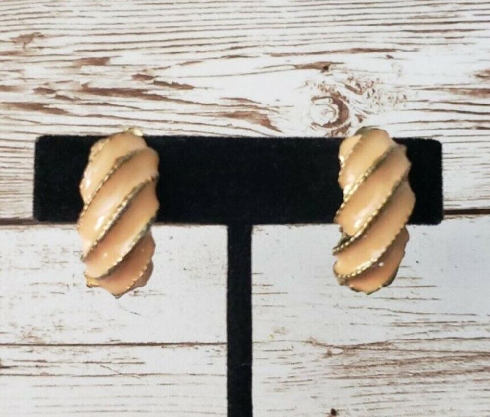 Vintage Clip On Earrings Peach with Line Design